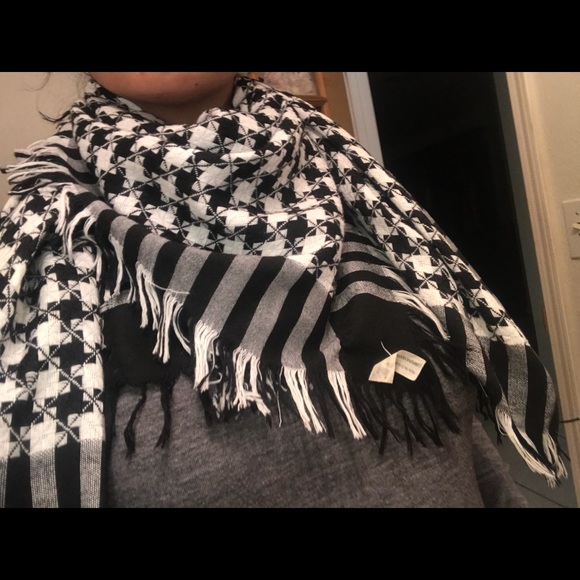 Regular square scarf - Picture 1 of 1